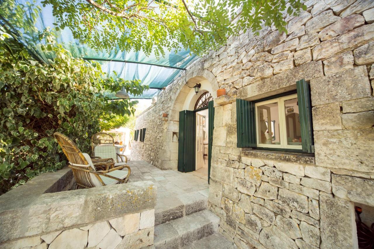 Trulli Girasoli E Viole Cocolicchio Eksteriør bilde